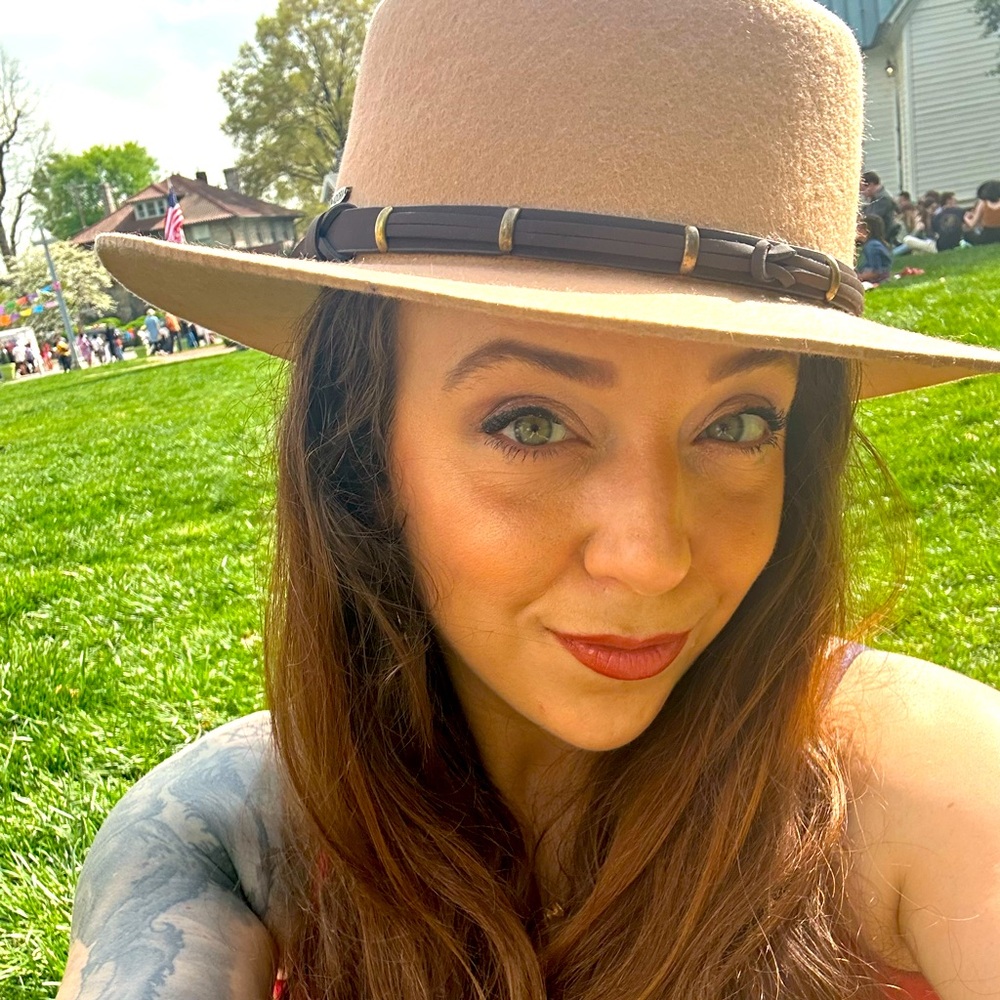 Meet your Posher, Laura